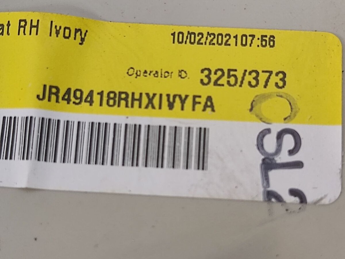 DK6231010AD8NUG Rear right passenger compartment pillar trim for Range Rover Sport L494 (2014-2022) Used